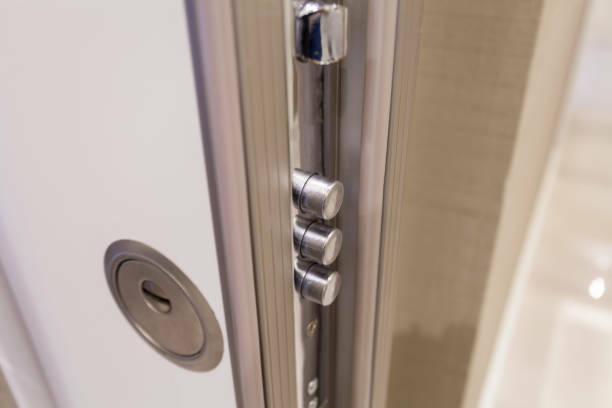 Cómo mantener su casa a salvo de los ladrones con puertas seguras